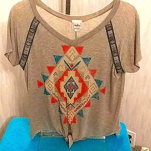 Daytrip Medium Gray Short Sleeves, would look good with boots, moccasins,ect